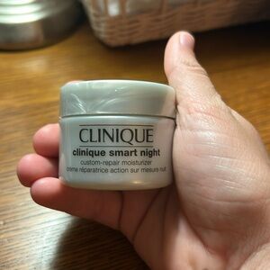 Clinique Smart Night custom-repair moisturizer